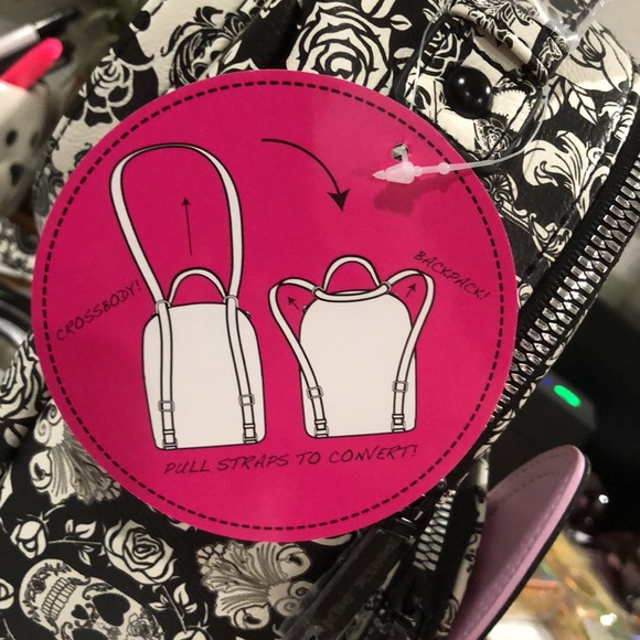 #103 NWT Betsey Johnson Convertible Crossbody/ Backpack - Picture 8 of 8